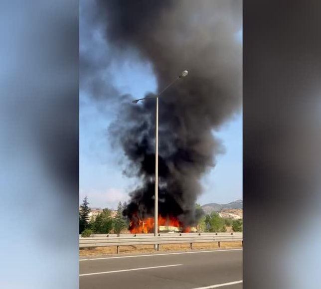 Ankara’da Yolcu Otobüsü Motor Yangınıyla Kül Oldu
