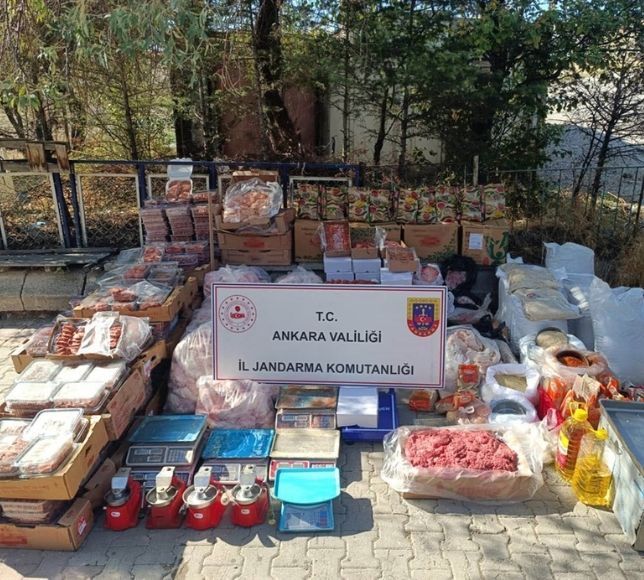 Ankara'da İş Yerine Baskın: 1 Ton Bozuk Et ve Tavuk Ele Geçirildi