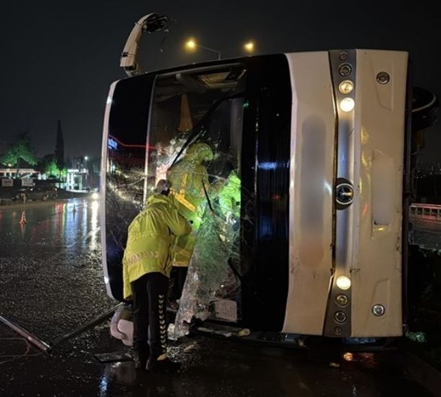 Ankara’dan Yola Çıkan Yolcu Otobüsü Samsun’da Devrildi: 7 Yaralı