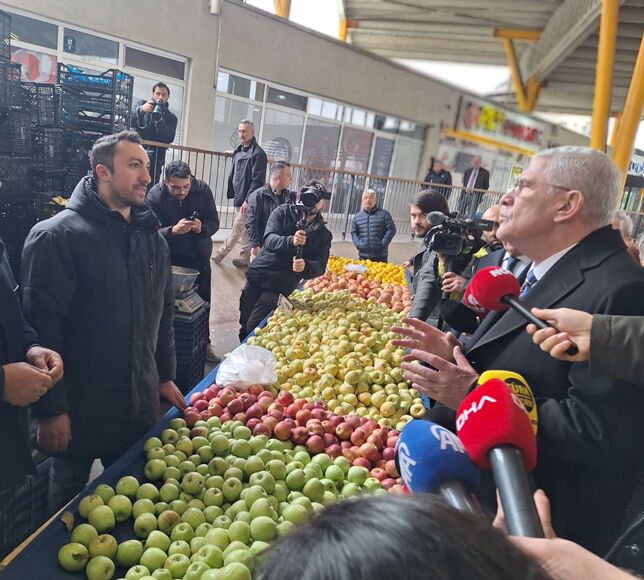 Dervişoğlu Çankaya’da Esnafı Dinledi, 100’üncü Yıl Pazarı’nda Hayat Pahalılığı Tepkisi