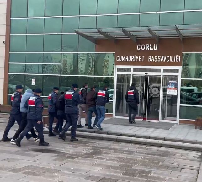 Jandarmadan Dolandırıcılara Darbe: 5,3 Milyar Liralık Hesap Hareketi ve 118 Gözaltı
