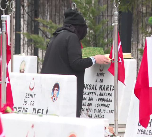 Ankara Karşıyaka Mezarlığı’nda Bayram Yoğunluğu, Yollar Kilitlendi