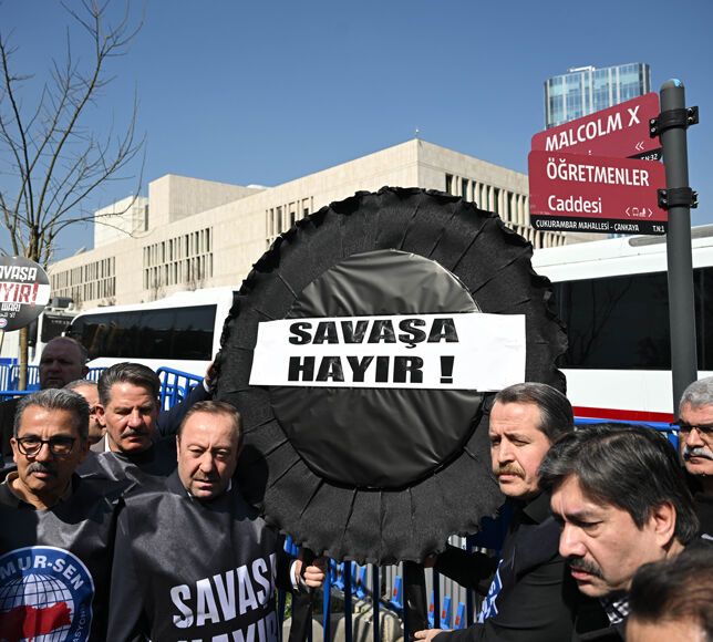 Ankara’da ABD Büyükelçiliği Önünde Siyah Çelenkli Protesto