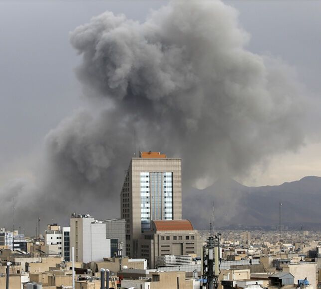 Tahran'da Şiddetli Patlamalar Yaşanırken, Netanyahu'nun Ofisi Vuruldu İddiası