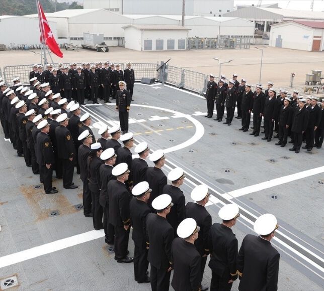 Türk Donanması’nda Bayramlaşma Töreni: Komutan Personelle Buluştu