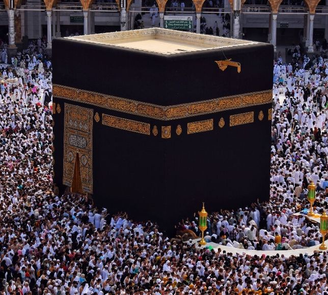 Hac Farizası için Türkiye'den İlk Grup Medine'ye Giriş Yaptı