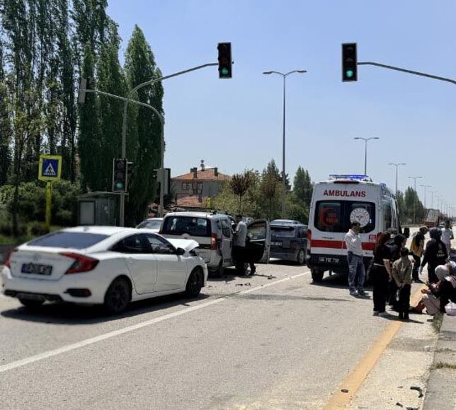 Ankara Çubuk'ta Zincirleme Trafik Kazası: 3 Yaralı