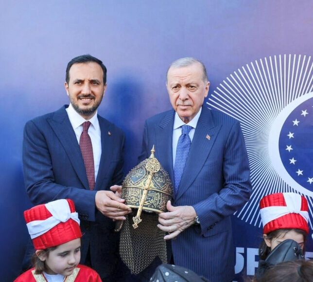 Cumhurbaşkanı Erdoğan’a Fetih Motifli Özel Miğfer Hediyesi
