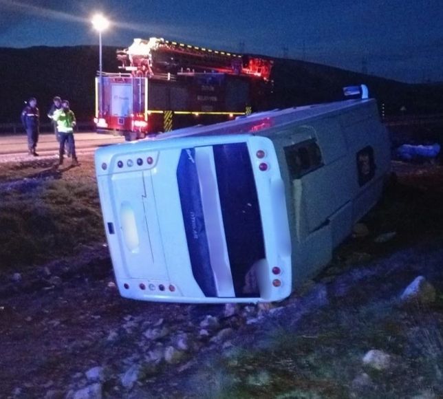 Ankara'daki Maç Sonrası Can Pazarı: Taraftarları Taşıyan Midibüs Şarampole Yuvarlandı