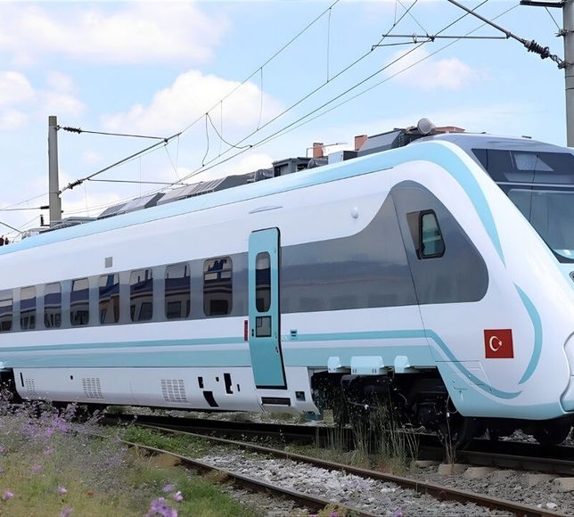 ASELSAN ve TÜRASAŞ İmzası: Milli Tren Raylarda Saatte 240 Kilometreyi Gördü