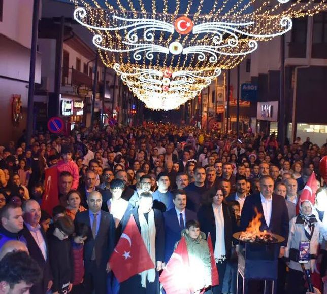 Nallıhan’da 19 Mayıs Coşkusu Sokağa Taştı: Can Gox Konseriyle Unutulmaz Gece