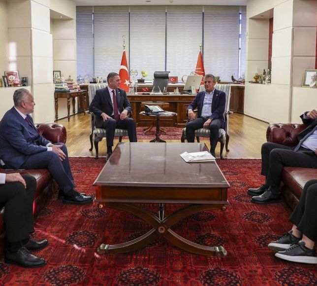 Türkiye Barolar Birliği’nden Özgür Özel'e Dayanışma Ziyareti