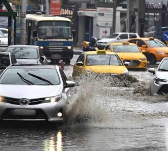 Başkentte Aniden Bastıran Sağanak Yağış Hayatı Olumsuz Etkiledi