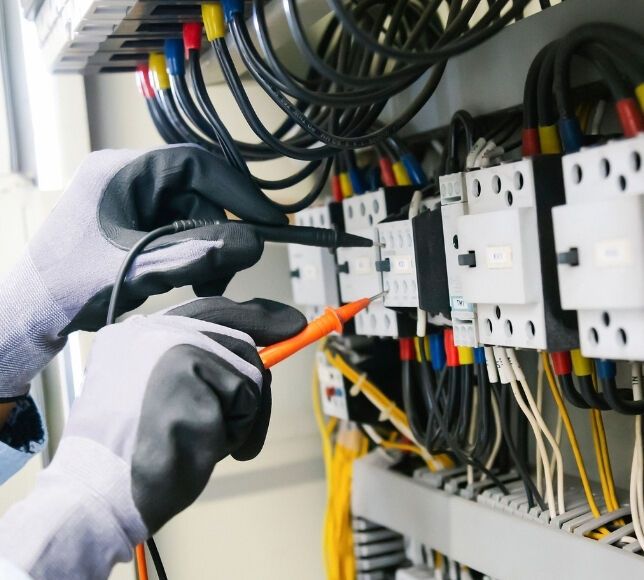 Türkiye’de Elektrik Üretimi 942 Bin MWh’yi Aştı, Tüketim 938 Bin MWh