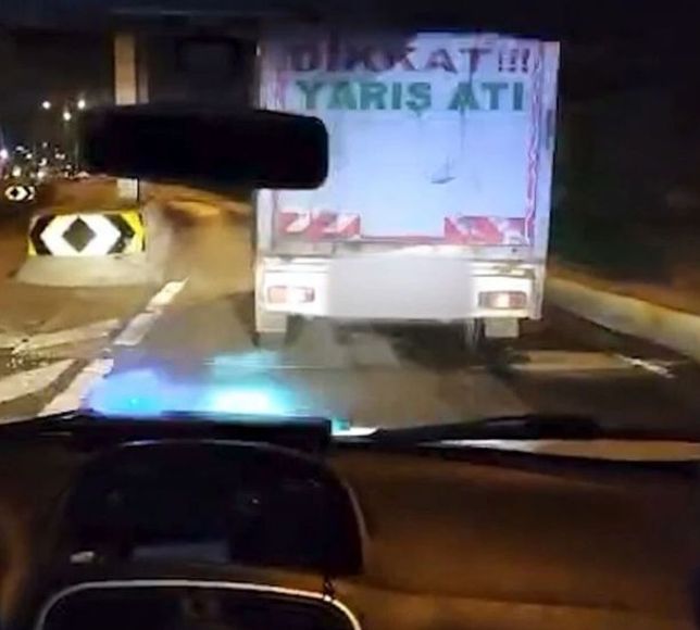 Ankara'da Operasyon: Yarış Atı Taşıma Aracından 27 Kilo Esrar Çıktı
