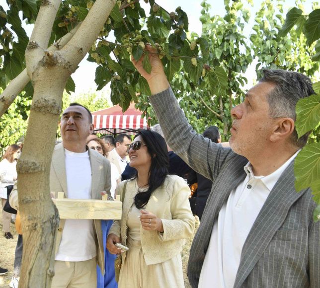 Ankara'nın Meyve Ormanında Büyükelçilerle Hasat Şenliği