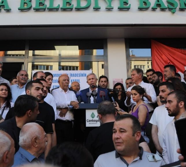 Çankaya Belediyesi Önünde Hüseyin Can Güner'e Destek Buluşması