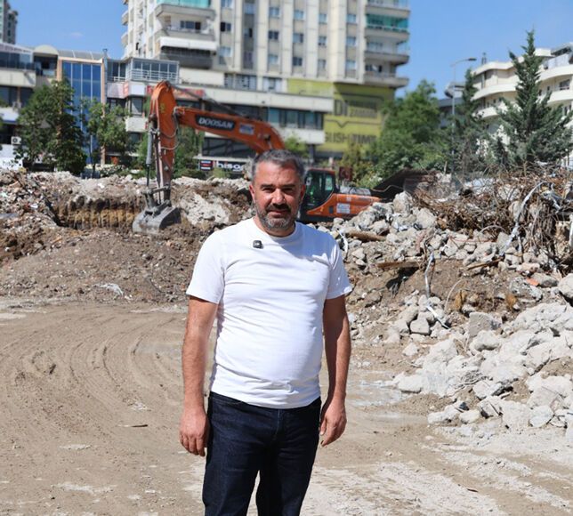 Pursaklar’da Vatandaş İstedi, Eski Belediye Binası Meydan ve Otopark Oluyor