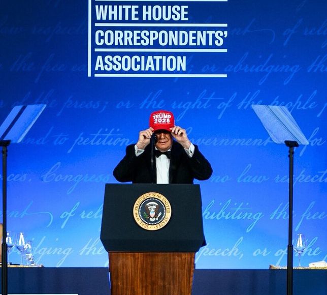 Trump 2028 Başkanlığı için Kırmızı Şapkayı Takıp Yeniden Adaylık Çıkışı Yaptı