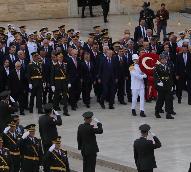 Devlet Erkanından Anıtkabir'e 30 Ağustos Ziyareti: Cumhurbaşkanı Erdoğan Anıtkabir Özel Defteri'ni İmzaladı