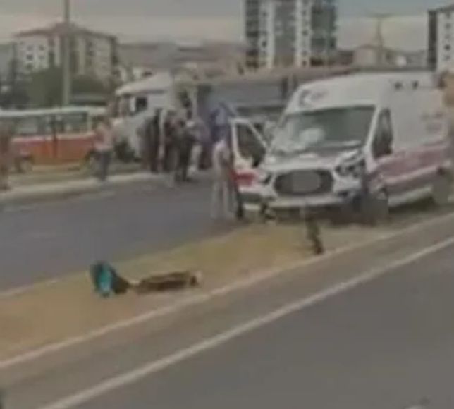 Polatlı’da Ambulans ile Otomobil Birbirine Girdi: 5 Yaralı