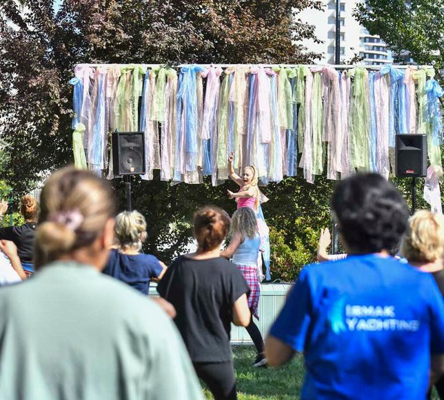 Ankara'da Hareketlilik Haftası Coşkusu: Kadınlar Zumba ve Yürüyüşle Sağlığa Adım Attı