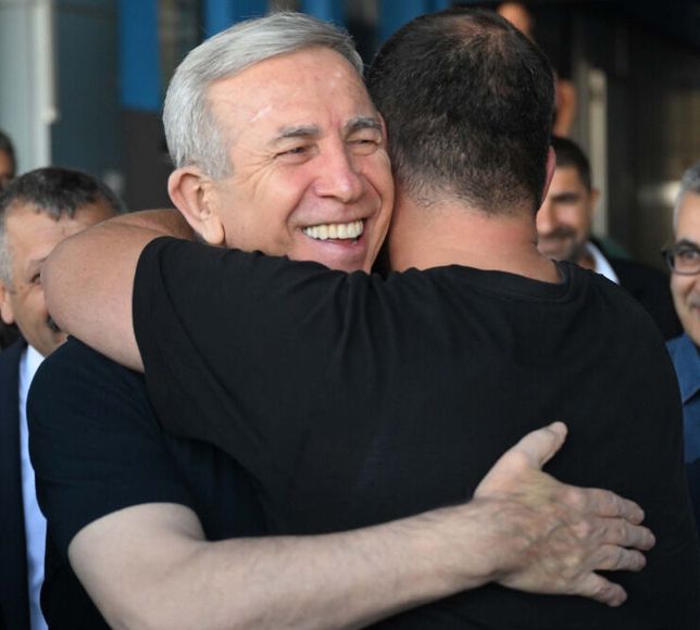 Ankara’da 2026-2027 Balık Sezonu “Vira Bismillah” ile Açıldı: Mansur Yavaş Esnafın Heyecanına Ortak Oldu
