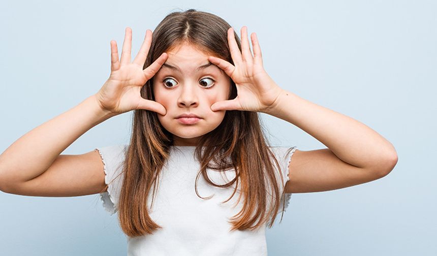 Tourette Sendromu (Tik Bozuklukları) Nedir? Neden Olur?
