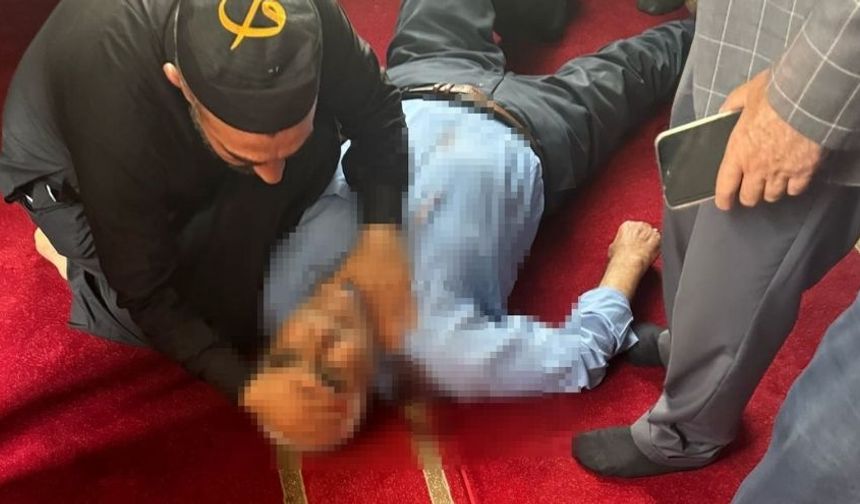 Mardin'de Namaz Kılan Kişiye Bıçaklı Saldırı