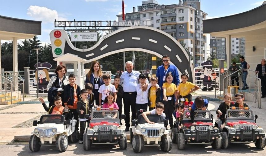 Mamak’ta Trafik Haftası Kapsamında Çocuklara Trafik Eğitimi Verildi