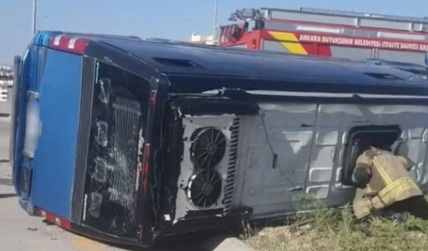 Ankara Sincan’da Otomobil ile Çarpışan Dolmuş Devrildi: 5 Yaralı