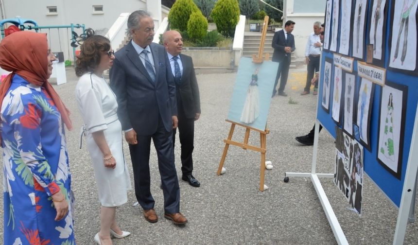 Kahramankazan’da Gençlerden Yıl Sonu Defilesi ve Sanat Sergisi