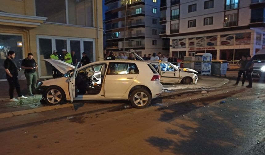 Kahramankazan’da İki Araç Çarpıştı! Yaralı Var