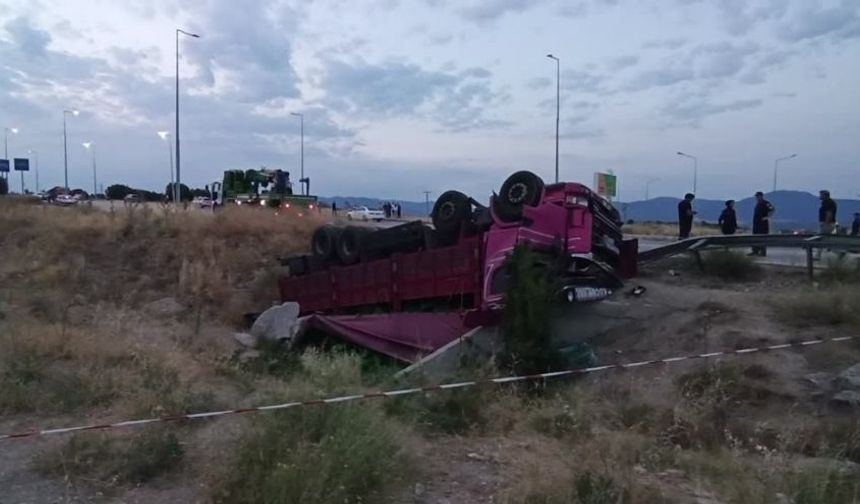 Burdur’da Kamyonet Şarampole Devrildi: Sürücü Öldü