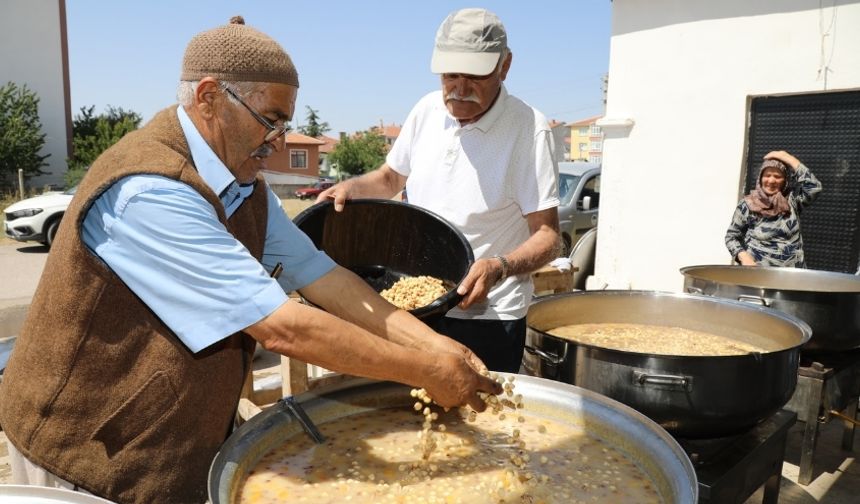 Çubuk’ta Binlerce Kişi Aşure Sofrasında Buluştu