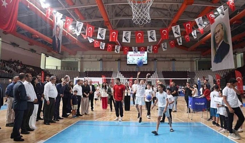 Depremzede Gençlere Yaz Boyu Eğitim İmkanı