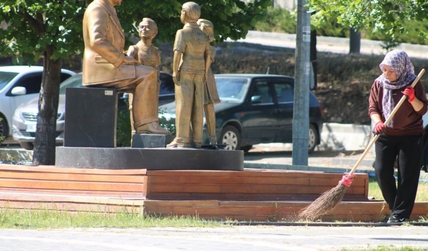 Elmadağ’da Temizlik Atağı: Belediye Ekiplerinden Yaz Mesaisi