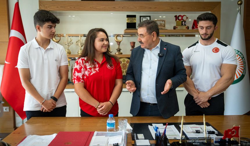 Gölbaşı’nda Başarılı Sporculara Cumhuriyet Altını