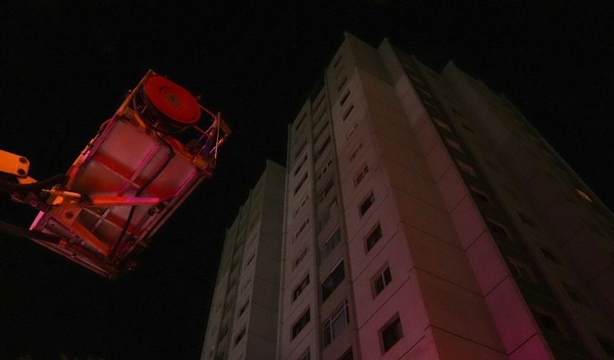 Ankara’da Korkutan Yangın: 16 Katlı Binanın En Üst Katı Alev Aldı