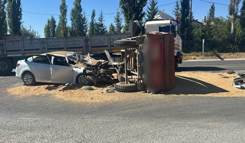 Sivas-Ankara Yolunda Feci Kaza: 3 Kişi Yaralandı