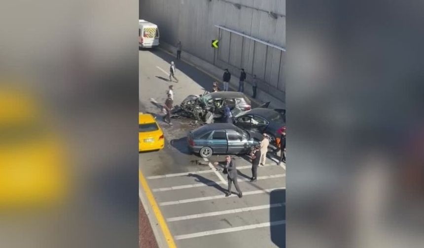 Ankara Etimesgut’ta 3 Araç Birbirine Girdi: 4 Yaralı