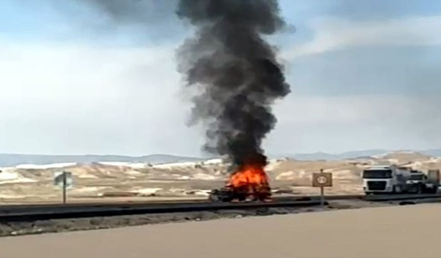 Ankara’da Otomobil Tırla Çarpışıp Alevlere Teslim Oldu: Sürücü Öldü