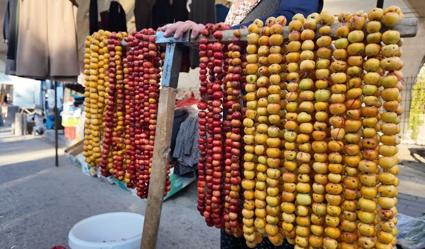 Çubuk Pazarında Alıç ve Kuşburnu Yoğun İlgi Görüyor