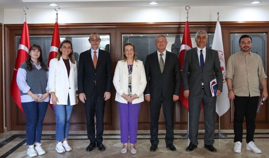 Erdal Beşikçioğlu Sokak Hayvanları Kısırlaştırma Sunumuna Katıldı
