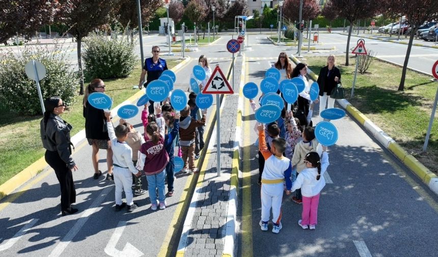 Etimesgut’ta Miniklere Uygulamalı Trafik Eğitimi: Eğlenerek Öğrendiler