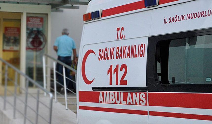 Sincan'da Ambulans ile Hafif Ticari Araç Kafa Kafaya Çarpıştı