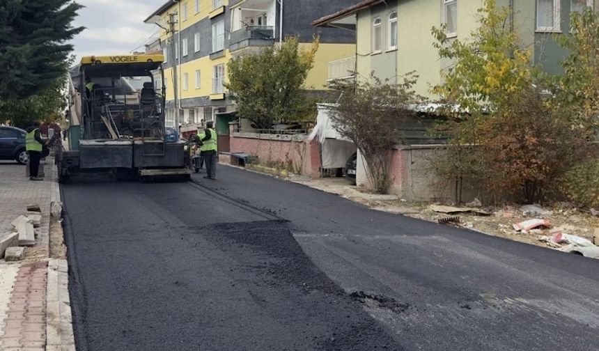 Akyurt’ta Sıcak Asfalt Çalışmaları Hız Kesmeden Devam Ediyor