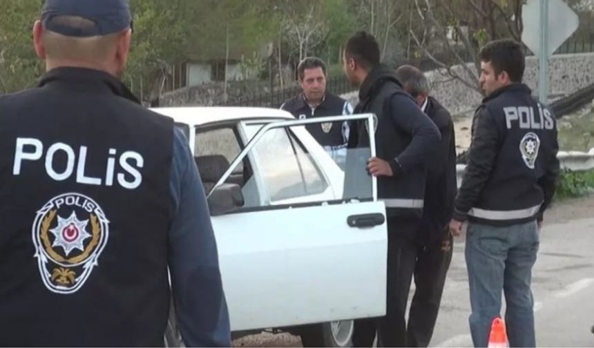 Beypazarı’nda “Dur” İhtarına Uymayan Araçtan 153 Gram Esrar Çıktı