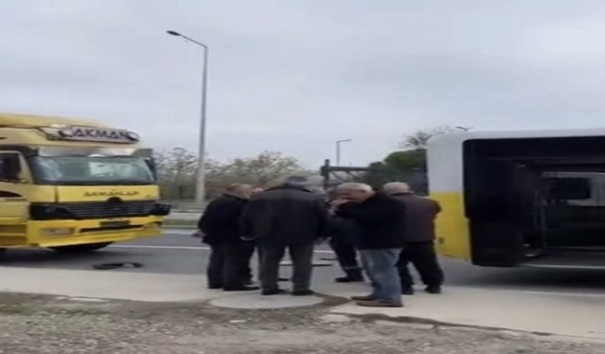 Büyükçekmece'de İETT Otobüsü ile Kamyon Çarpıştı: 9 Yaralı