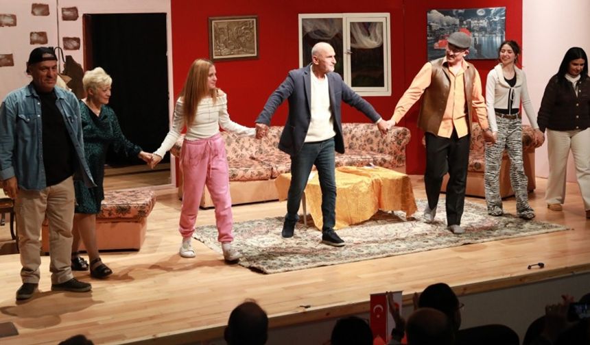 Keçiören’de ‘Babam Geri Döndü’ Tiyatro Oyunu Sahnelendi